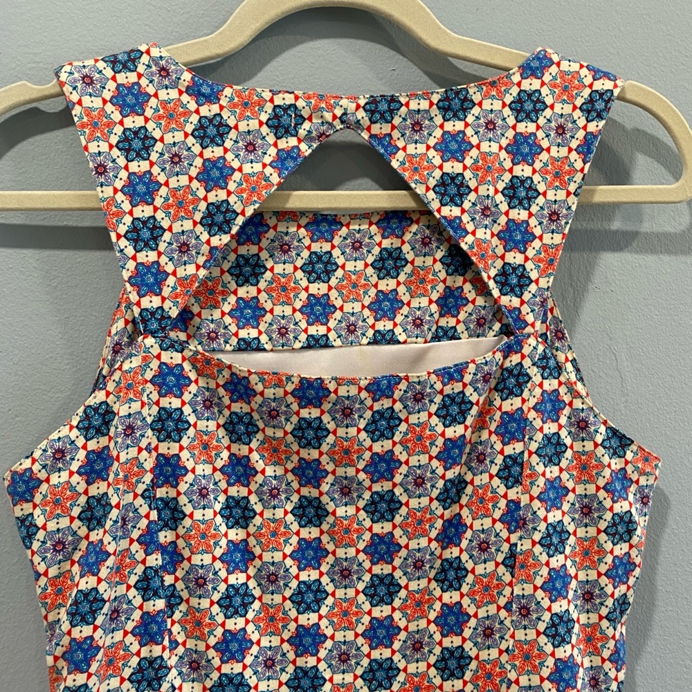 Tulle Retro Print Dress with Triangle Cut in the Back and Pockets